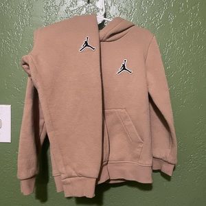 Tan Jordan sweat suit 🤎
